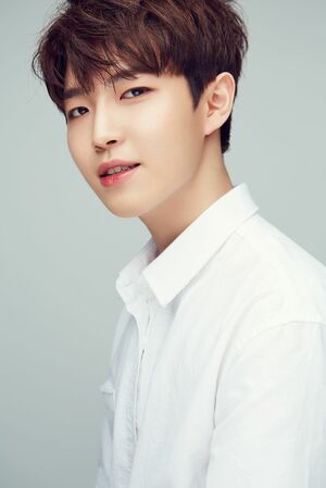 キム・ジェファン　（c）CJDigitalMusicAllrightsreserved.（c）2017PONYCANYONINC.