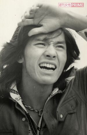 デビューして間もないころ、長髪を振り乱して熱唱する彼のスタイルに魅了される人も多かった