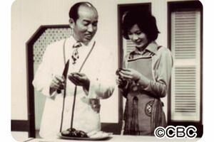 1962年の放送開始初期のようす。左は初代講師の宮本三郎さん（CBC）