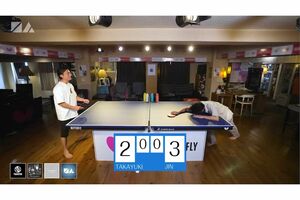 山田孝之との卓球動画で左足が映り込んだ赤西仁。ファンの間では「タトゥーが残っている」と話題に（YouTubeチャンネル『NO GOOD TV』より）