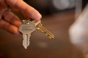 単身赴任者のなかには現地妻（人妻だけど）を募集するガチ勢も　※画像はイメージです