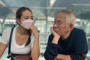 昨年12月には、東京・銀座で鈴木敏夫（右）とともにサイン会を行ったカンヤダ氏