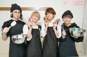今回はThinking Dogs（左からわちゅ～、TSUBASA、Jun、大輝）がハチミツを使って冬のほっこりスイーツを作るよ！