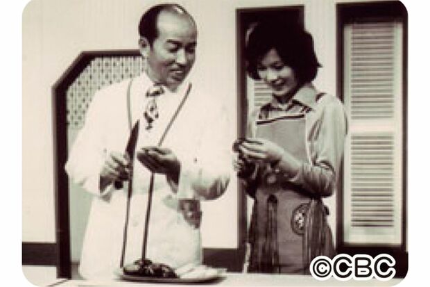 1962年の放送開始初期のようす。左は初代講師の宮本三郎さん（CBC）