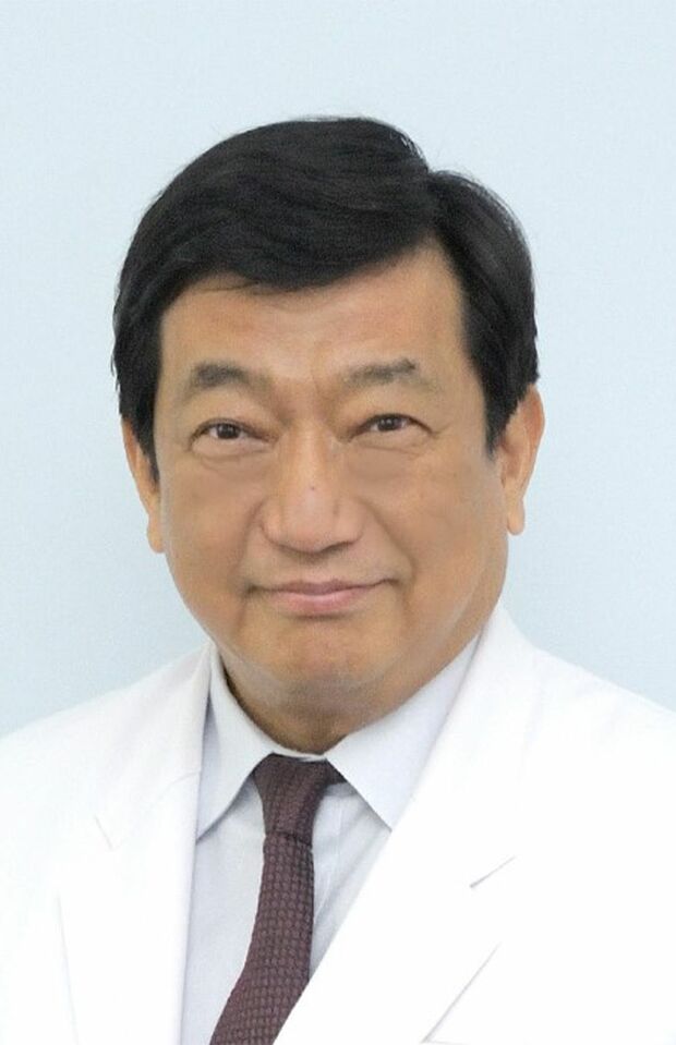 杉山肇先生●整形外科医。神奈川リハビリテーション病院病院長。股関節疾患の名医として、数多くの変形性股関節症の手術実績があるほか、テレビ番組などにも出演し予防法などを発信している。