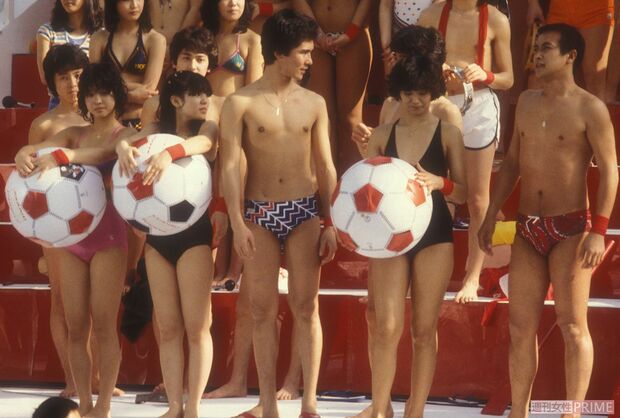 水着姿でイベントに参加する郷ひろみ、松田聖子ら