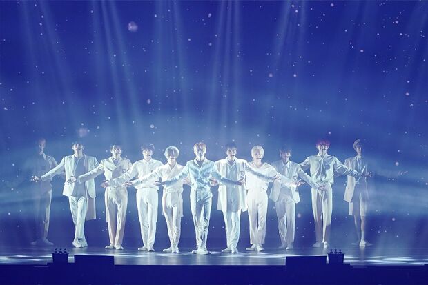 美しい旋律に合わせ、エモーショルな歌とダンスを披露した『Brighter』 （C）LAPONE ENTERTAINMENT