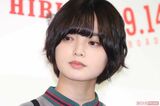 平手友梨奈、水色ヘアの“激変ショット”連投に「かまってちゃん…