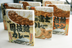 《日本相撲協会》墨田区の小学校に『国技館カレー』贈呈「我々のおふくろの味」地域貢献と育んだ名物カレーの“原点”