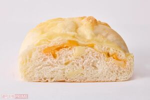 ハイジの白パンinたっぷりチーズ/ボヌール三軒茶屋本店　撮影／廣瀬靖士