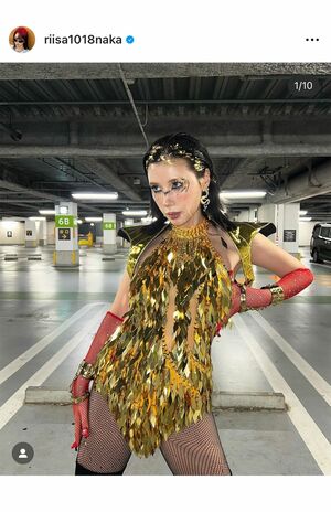 イギリス人アーティストのライブに過激な網タイツ姿で参戦した仲里依紗（公式インスタグラムより）