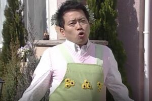 2004年放送のドラマ『アットホーム・ダッド』に出演する宮迫博之