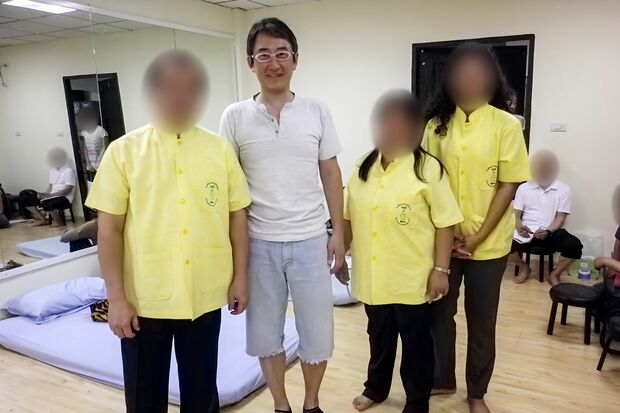 本場タイ・バンコクでマッサージの修業をしたという（『アール・キューブド武蔵浦和西口整骨院』ホームページより、画像は一部加工しています）