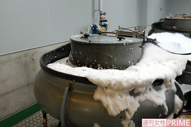 1.プルーフ貨幣は、円形と研磨材を振動させてすり合わすことで表面に光沢が生まれる