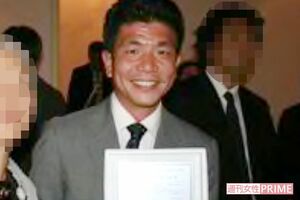 健康的に日焼けをした10年ほど前の記内容疑者。逮捕時は青白い顔で、目つきも鋭かった
