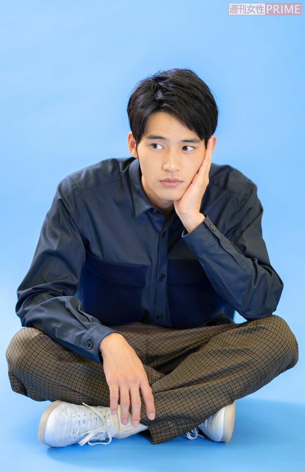 岡田健史　撮影／佐藤靖彦