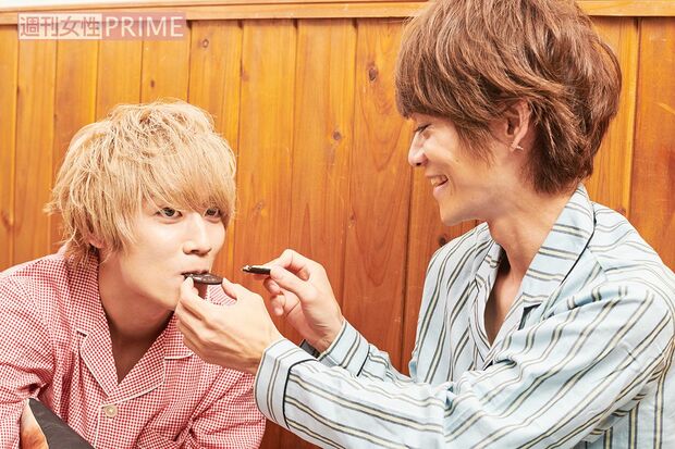 ……と見せかけて、クリームがついてるほうもスタンバイ。優しいJ!!　撮影／山田智絵