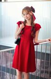 長女の植草れいあさん。マリーミーで婚活ファッションのアドバイザーとして活動。また、自身でアパレルブランドを運営しており、そのモデルも務めている