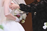 「子どもの結婚式でこの発想は割とホラー」“2度目のウエディングドレス”に物議、結婚式で母親が着用する…