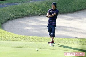 '12年にゴルフを楽しんだ際もボーダーのポロシャツにパンツというスタイルだった森田剛