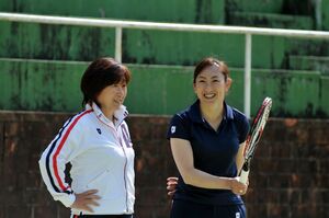 錦織圭がリハビリのときにサポートを受けた杉山芙沙子さん(左)と、杉山愛(杉山芙沙子さんの公式HPより)