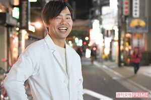 お酒を飲むのも、美味しいものを食べるのも大好きな片上さん。スタッフとの忘年会も年々グレードアップしているという 撮影/渡邉智裕