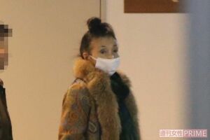 トレードマーク「たまねぎ頭」のかつらを脱いだ黒柳徹子