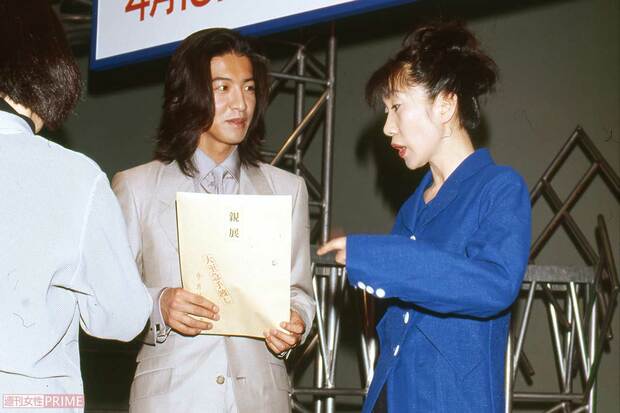 フジテレビ系ドラマ『ギフト』の制作発表で。室井滋と打ち合わせ（1997年3月10日）