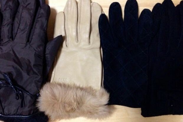 手先の保温と刺激緩和のため、屋内でも手袋を24時間着用。種類は豊富にそろえている