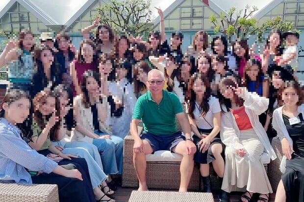 PR会社『ネタもと』は社員で集まるイベントが恒例になっている。中央の男性が同社の社長（SNSより）