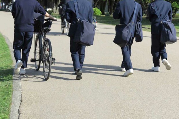 中高生が求めるのは夢ではなく安定？　※写真はイメージです