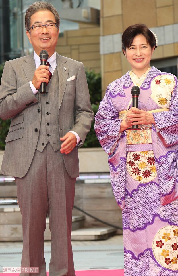 夫婦揃ってイベントに出席した大和田獏と岡江久美子さん（2013年、鳥羽市PRイベントにて）