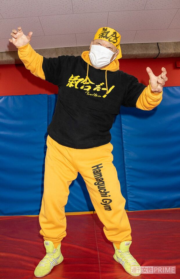 マスク姿でワッハッハーと豪快に笑うアニマル浜口