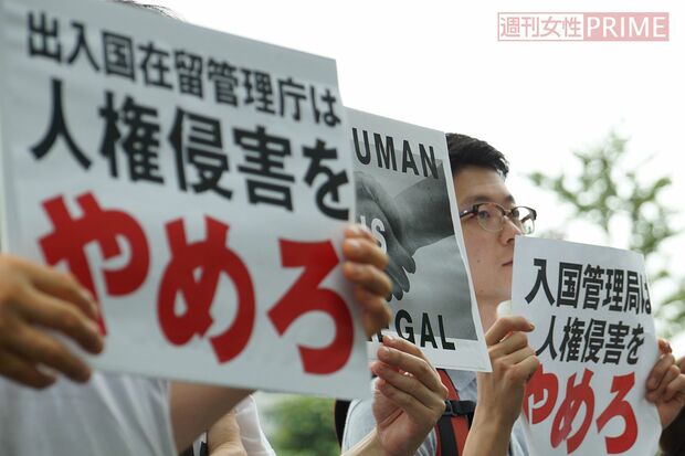 入管前ではたびたび外国人の長期収容への抗議が行われている