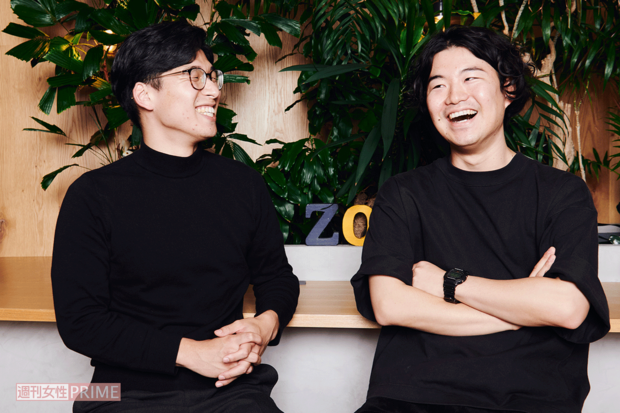 Kevin'sEnglishRoomのケビン（左）、やま（右）