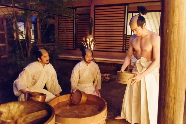 病に伏した秀吉のため、願かけで水ごりをした三成（NHK提供）