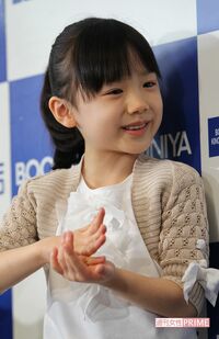 会見で、記者に一生懸命話す当時7歳だった芦田愛菜ちゃん（'11年）