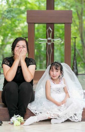 「娘に結婚は難しいかも」と'23年に撮影したウエディングフォト風の記念写真(写真は本人提供)