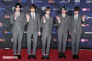 『TOMORROW X TOGETHER』