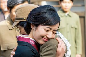 夫・直道（上川周作）の出征。その後、直道は戦死