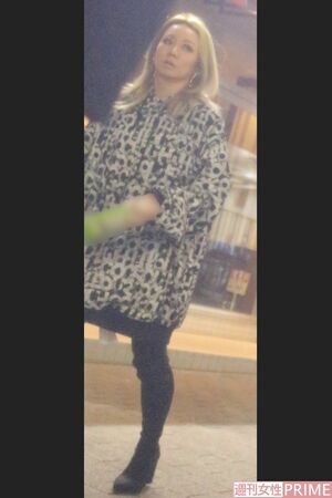 金髪にツートンコーデの倖田來未