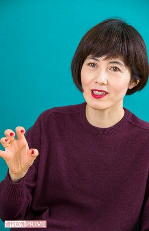 「よく“飛行機代はテレビ局などが出してくれるんでしょう？”と言われますが、完全に自腹です」と苦笑する小島さん　撮影／伊藤和幸