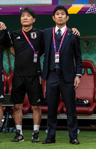 二人三脚で代表を牽引する森保一監督（右）と横内昭展コーチ（JMPA代表撮影）