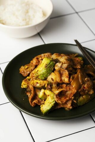 豚アボカドキムチ(撮影/よねくらりょう)