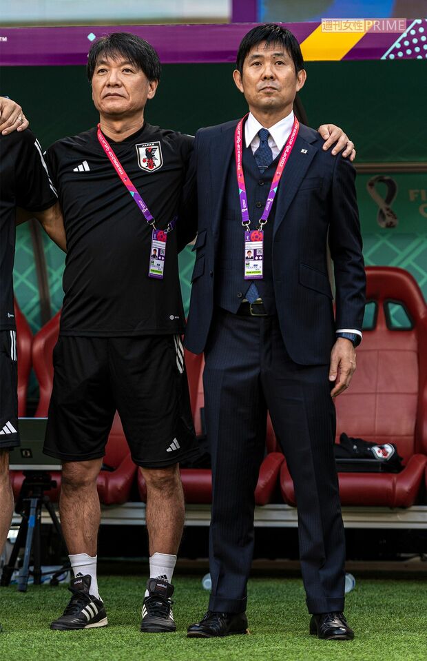 二人三脚で代表を牽引する森保一監督（右）と横内昭展コーチ（JMPA代表撮影）