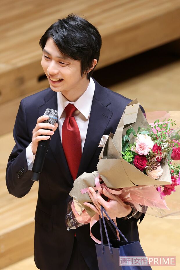 北京五輪で挑戦した4回転アクセルは世界初認定のジャンプに。5か月後の7月、プロ転向を表明し、秋にソロのアイスショー『プロローグ』を開催した。 '23年2月の東京ドーム公演も発表し新たなステージでも挑戦が続く。