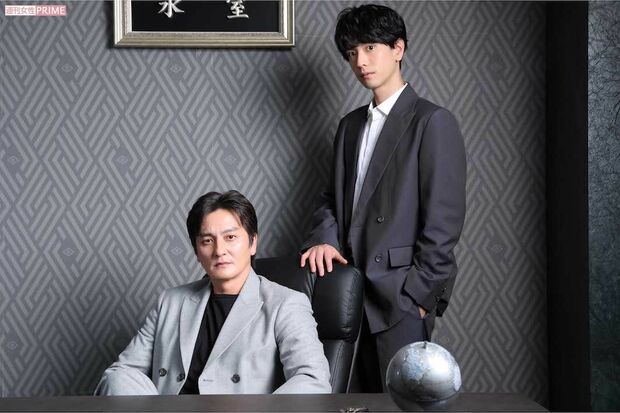 本宮泰風（左）と黒羽麻璃央　撮影/北村史成