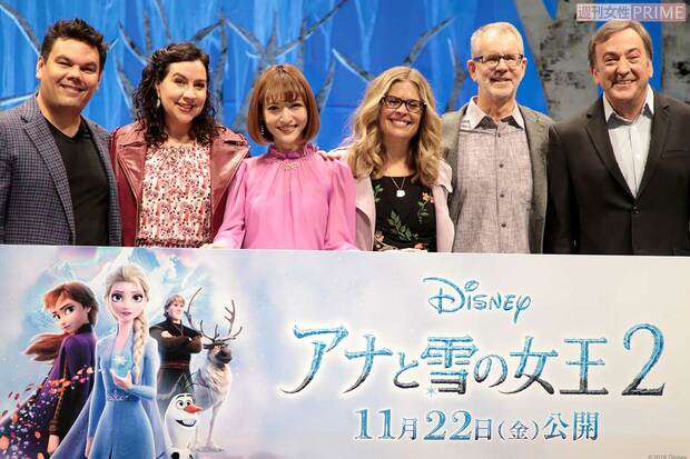 公開前日の11月21日、神田沙也加（左から3人目）は『アナと雪の女王2』スペシャルイベントに出席