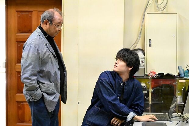 （C）2024「明日を綴る写真館」製作委員会　（C）あるた梨沙／KADOKAWA