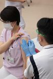 今なおワクチン頼りのコロナ対策。9月20日からはオミクロン株に対応したワクチンの接種もスタート
